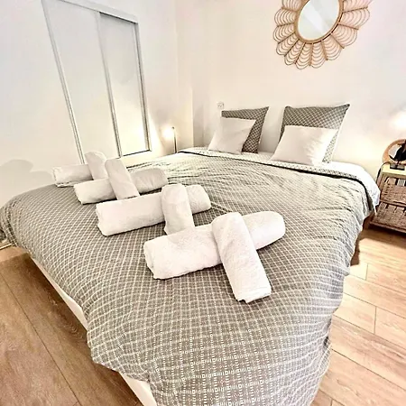 Small Duplex - Downtown - Close To Beaches