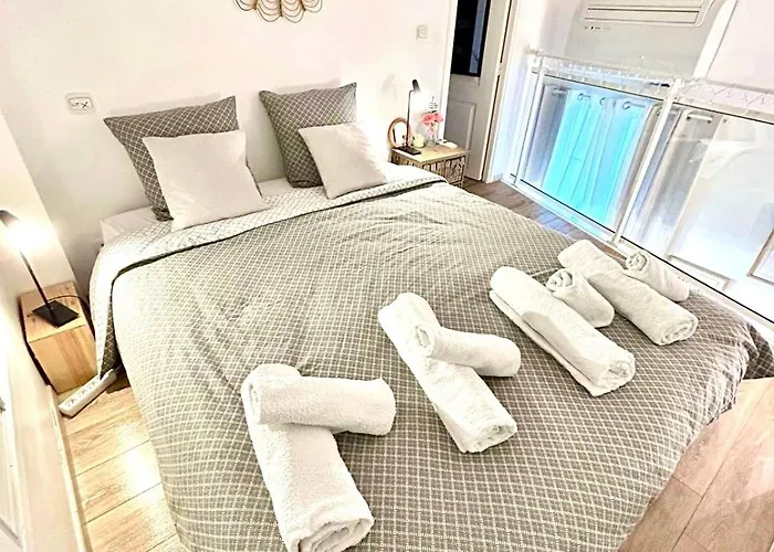 Small Duplex - Downtown - Close To Beaches