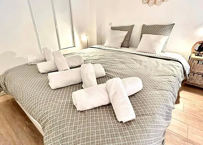 Small Duplex - Downtown - Close To Beaches